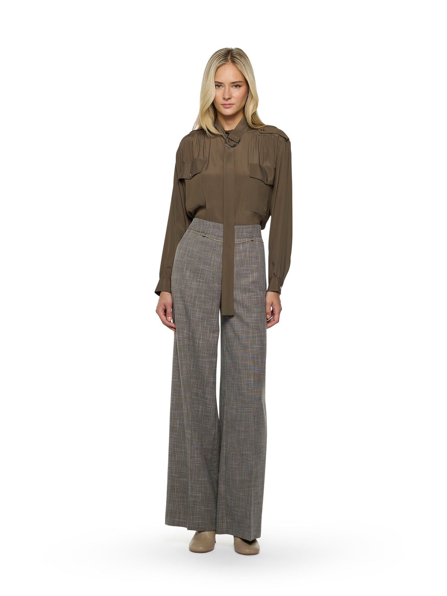 Shirt with lavallière, buckle and front pockets in silk acetate