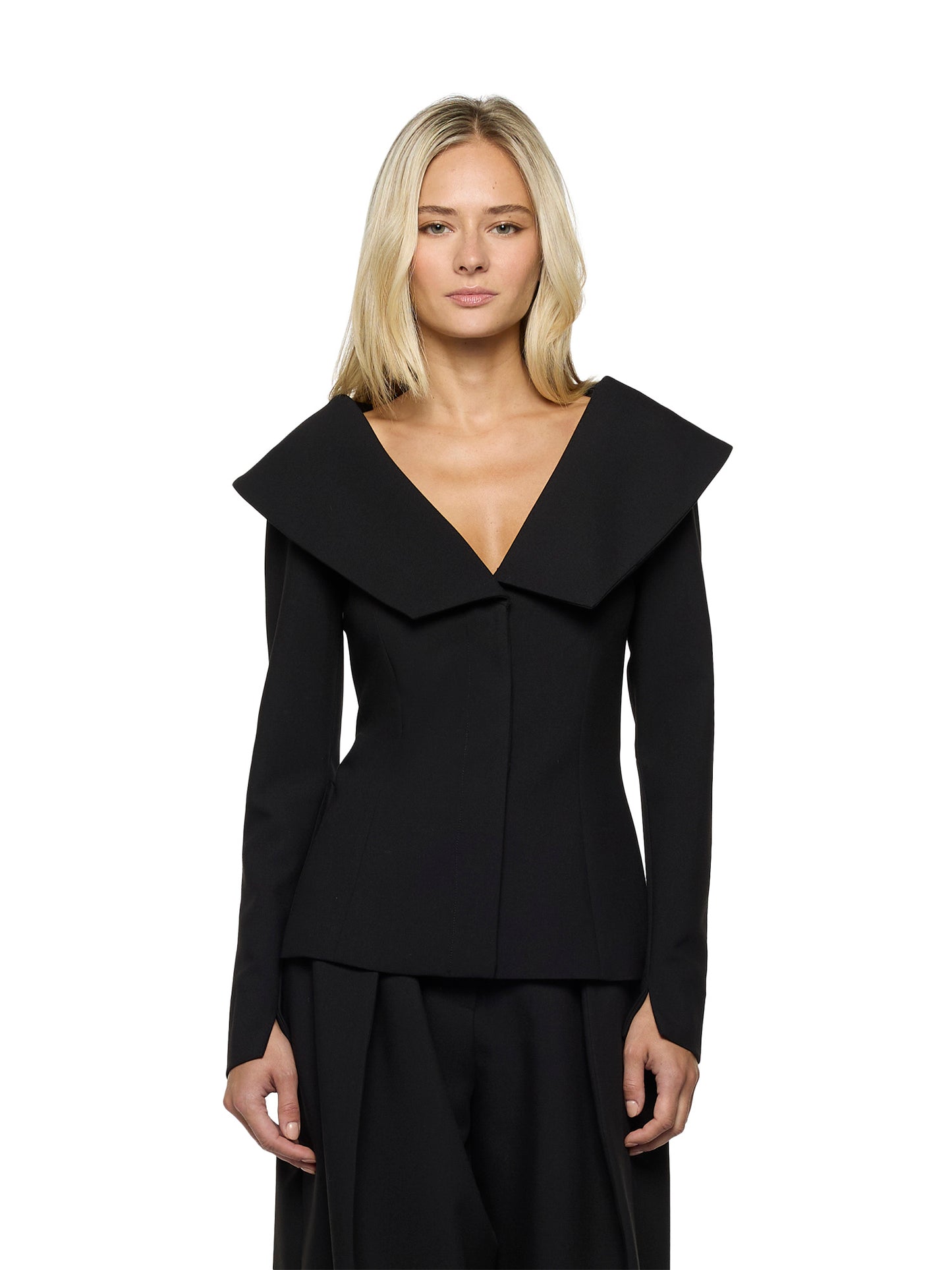 Giacca dal taglio aderente in golden crepe con collo oversize
