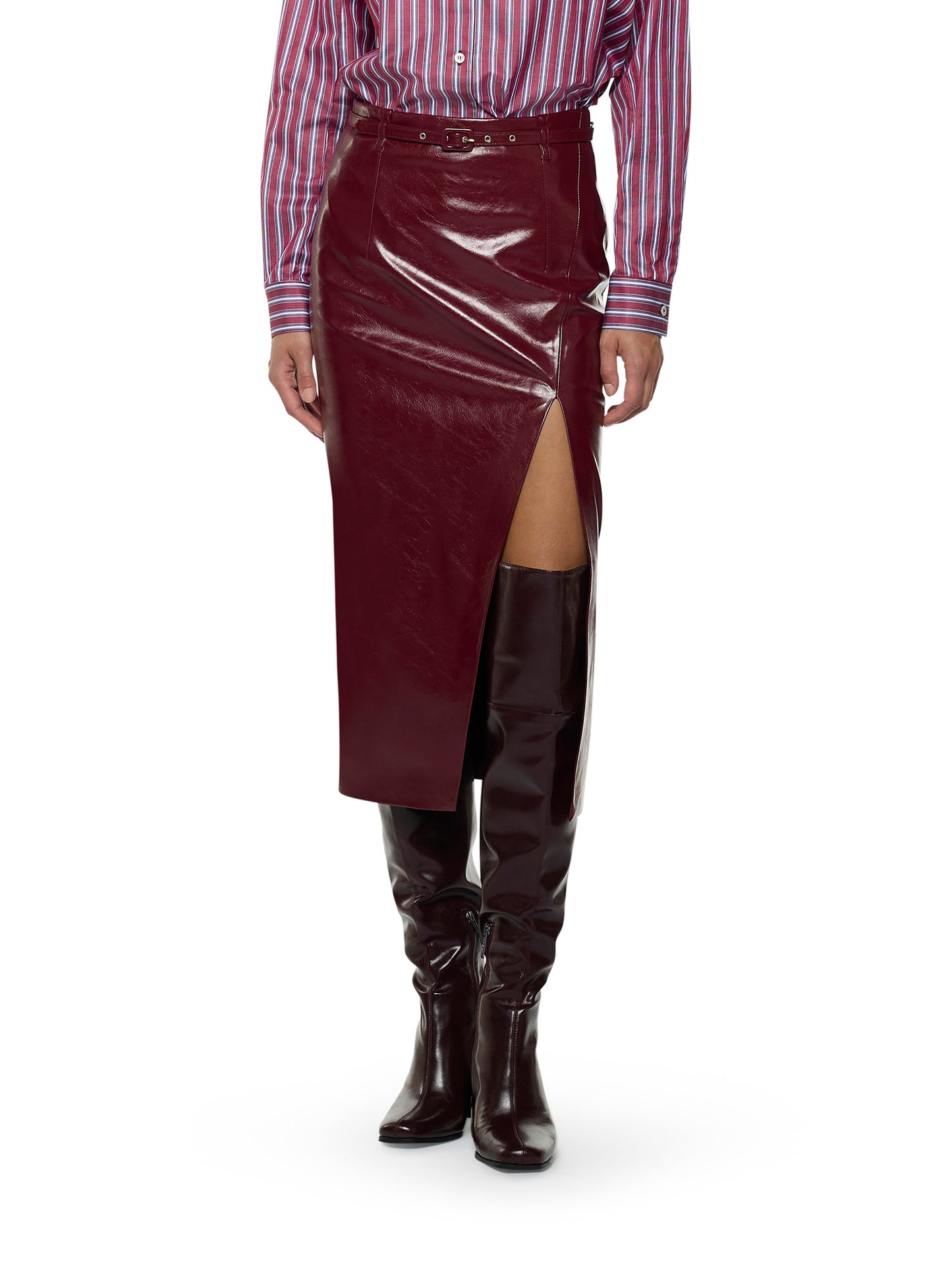 Pencil skirt with slit and belt covered in shiny vegan leather