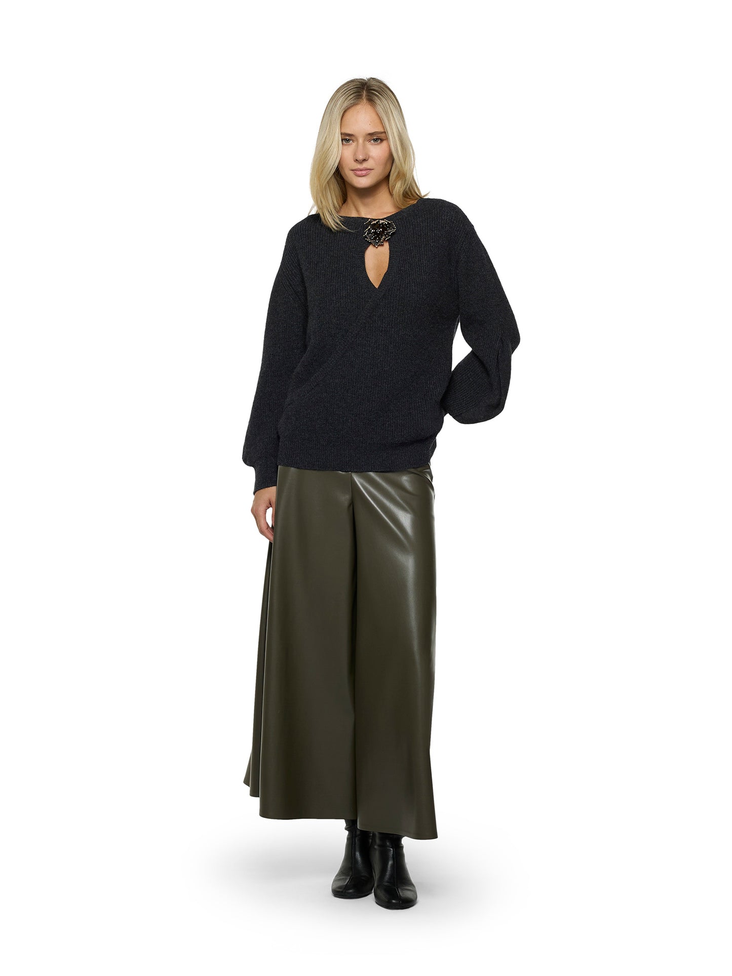 Boat neck sweater with straight design with front opening and flower of beads and sequins
