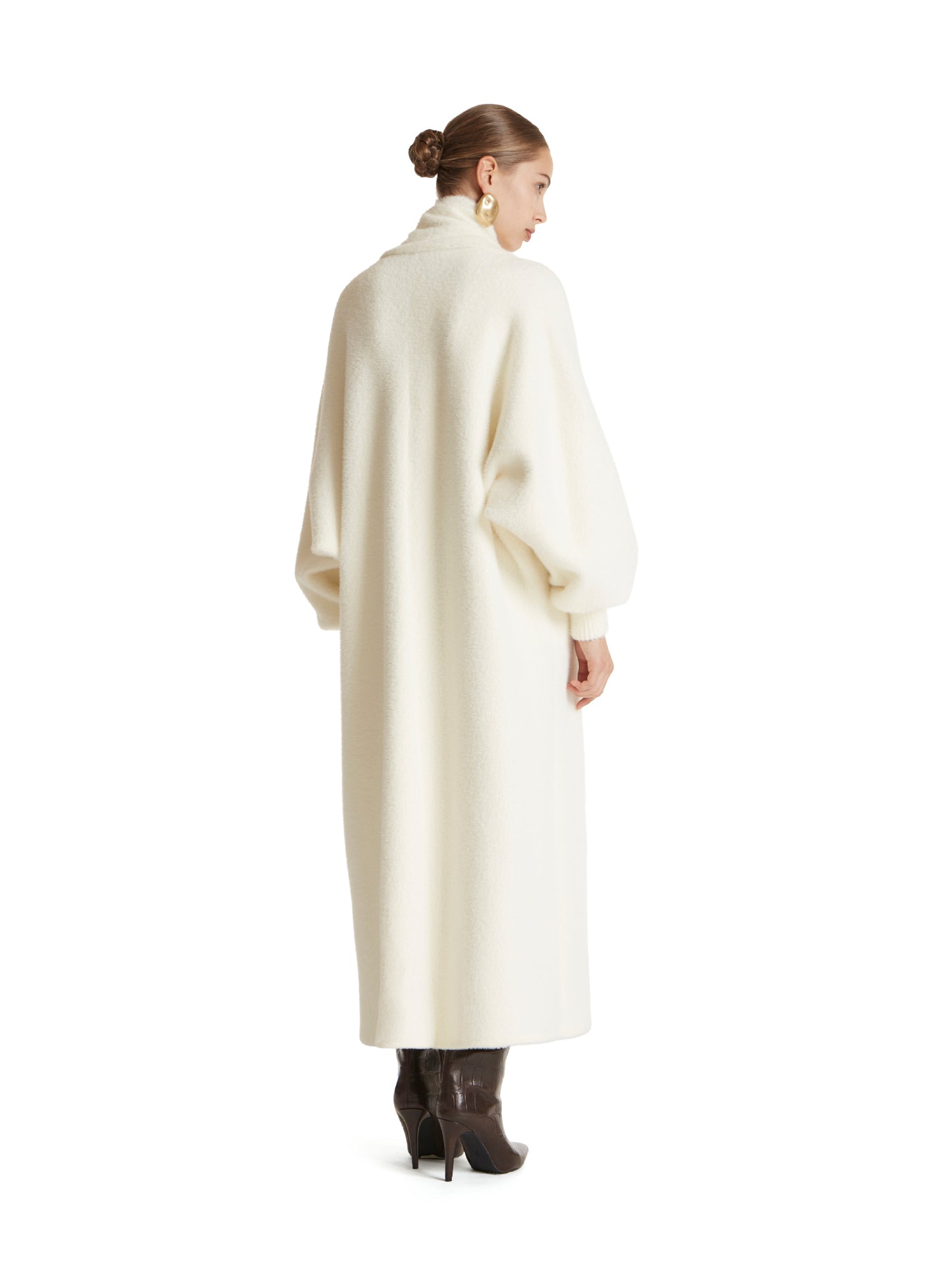 Knitted coat with scarf and oversized button