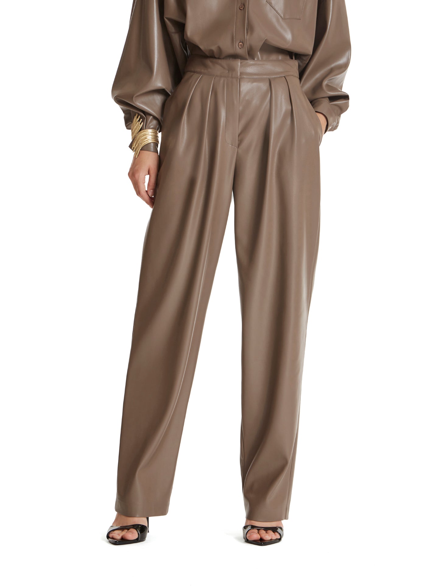 Double-pleated trousers with snake-style cuffs