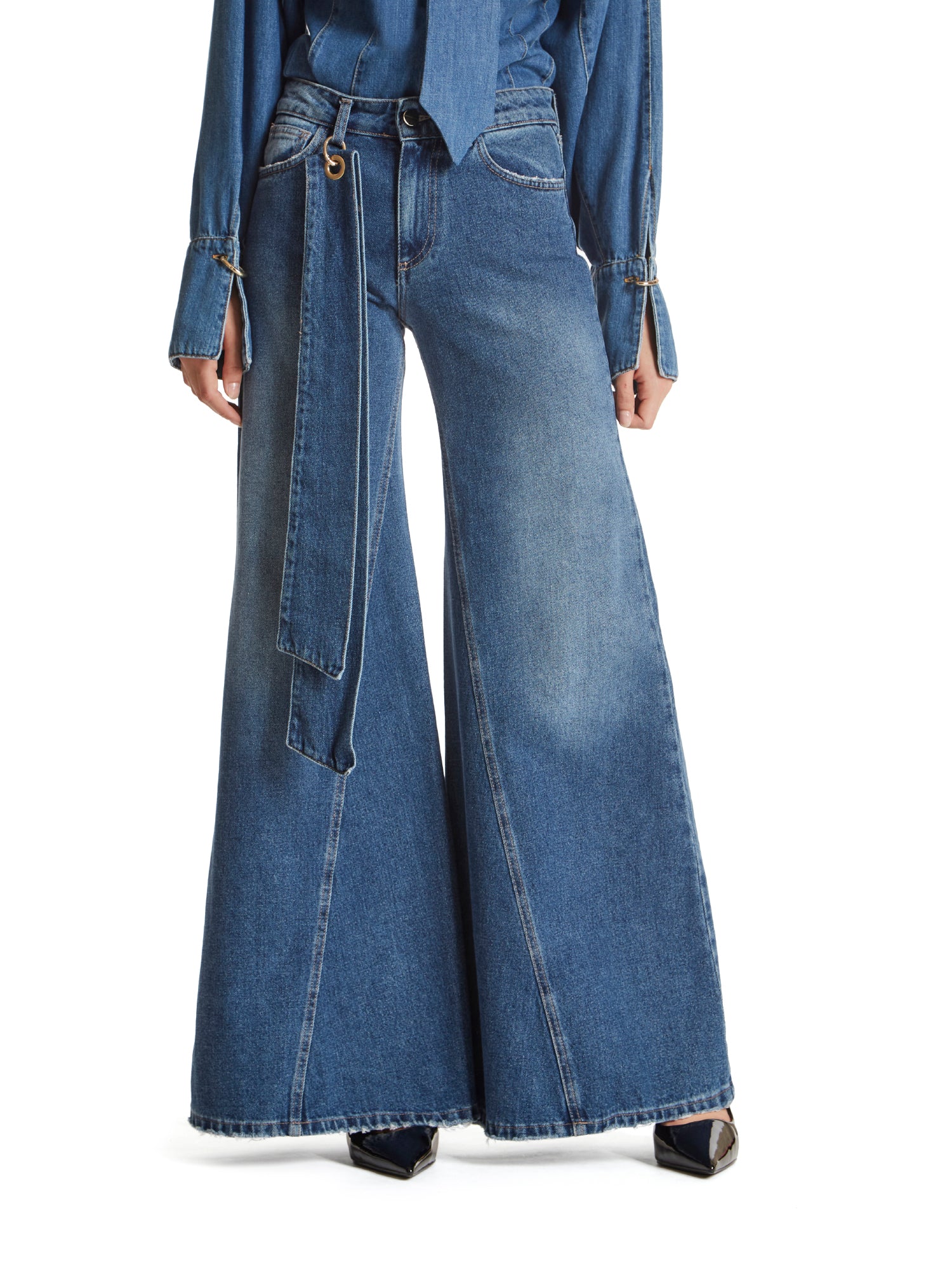 Jeans a zampa blu medio con moschettone
