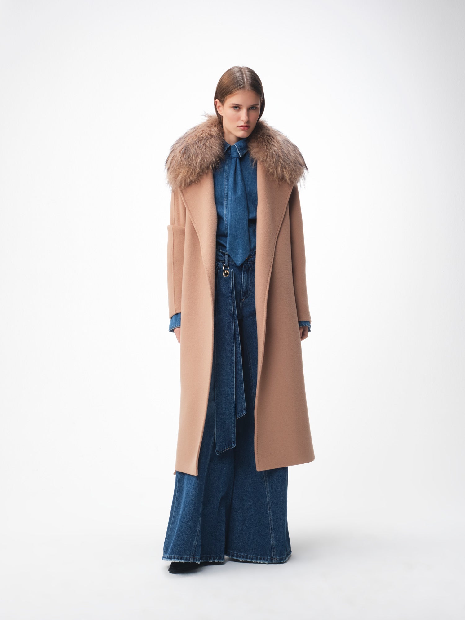 Double-breasted coat with fur collar