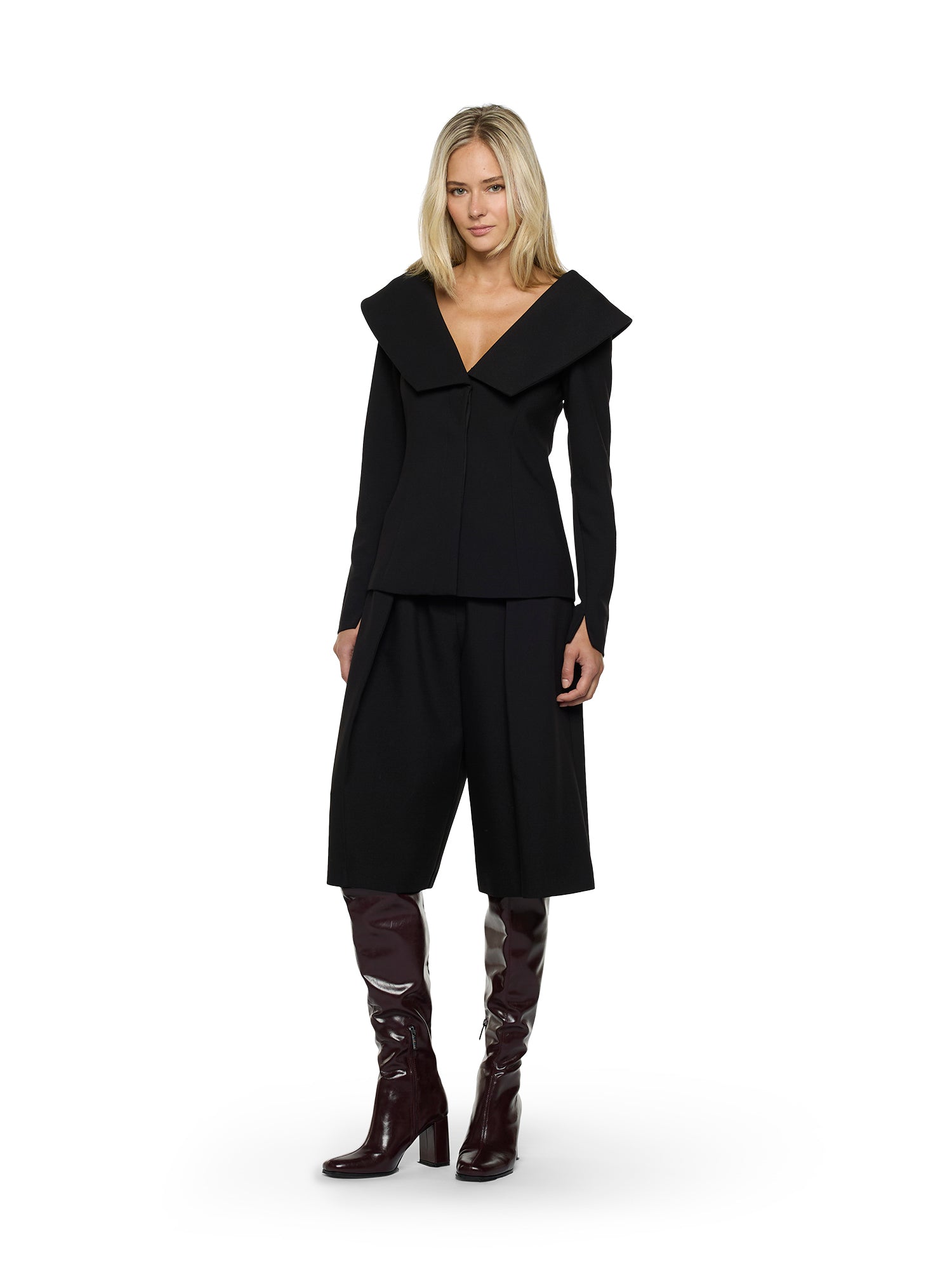 Giacca dal taglio aderente in golden crepe con collo oversize