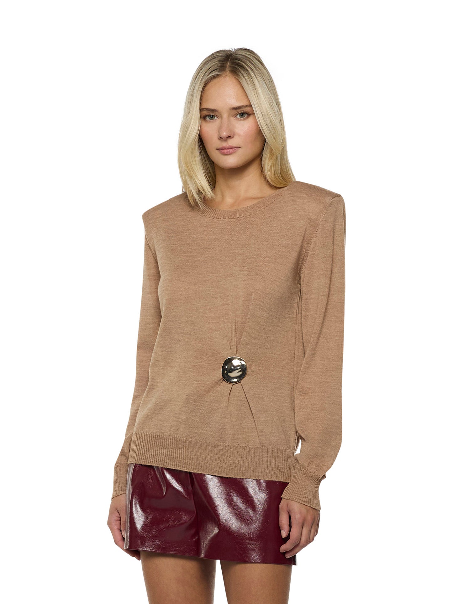 Long-sleeve crew neck sweater with metal plaque