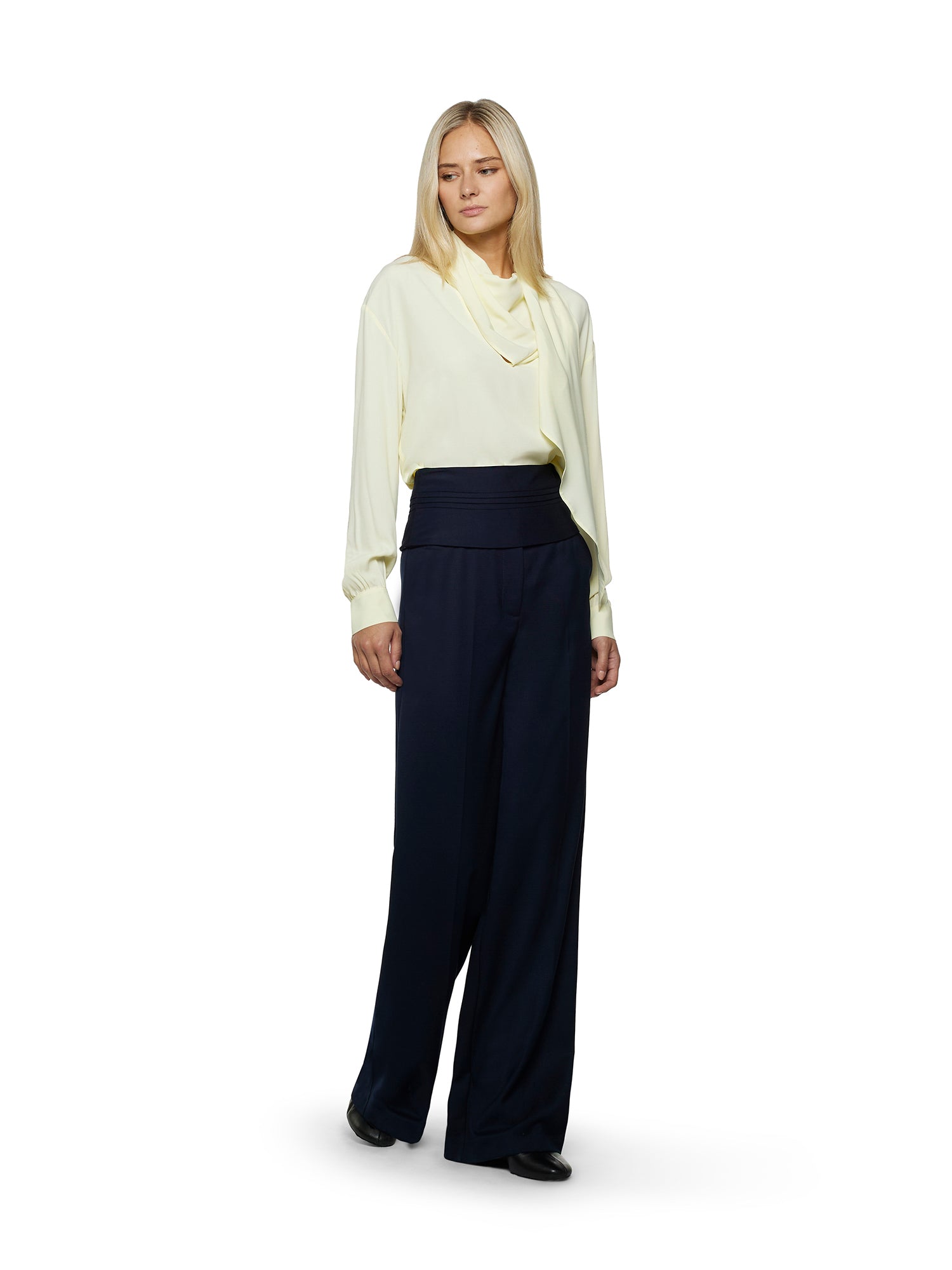 Pantaloni larghi con risvolto in pettinato comfort