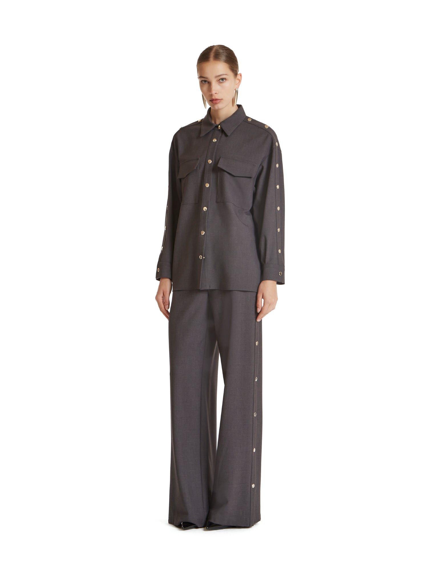 Shirt with snap buttons in transition fabric