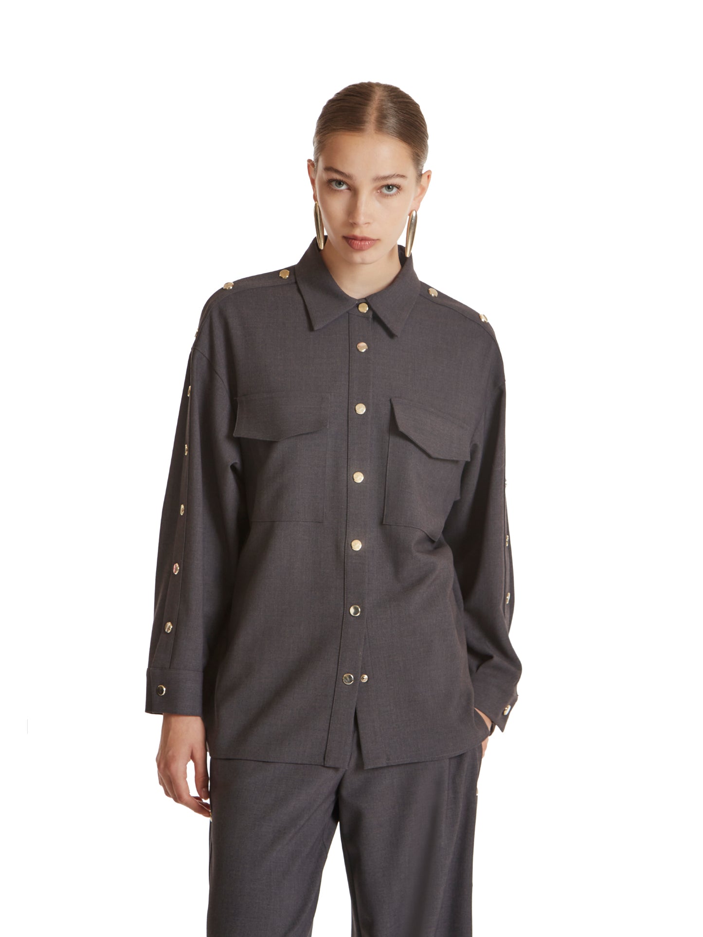 Shirt with snap buttons in transition fabric