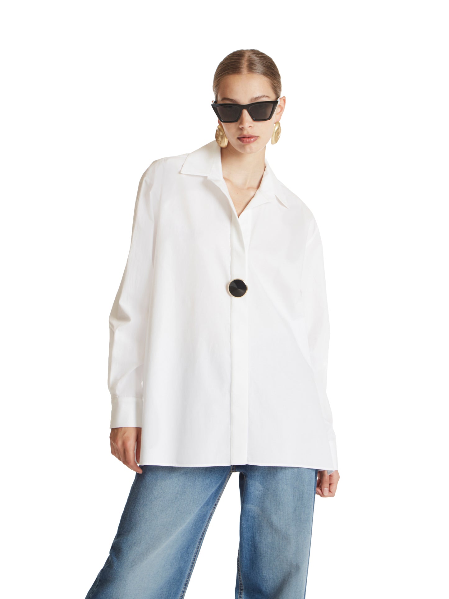 Solid poplin shirt with oversized button