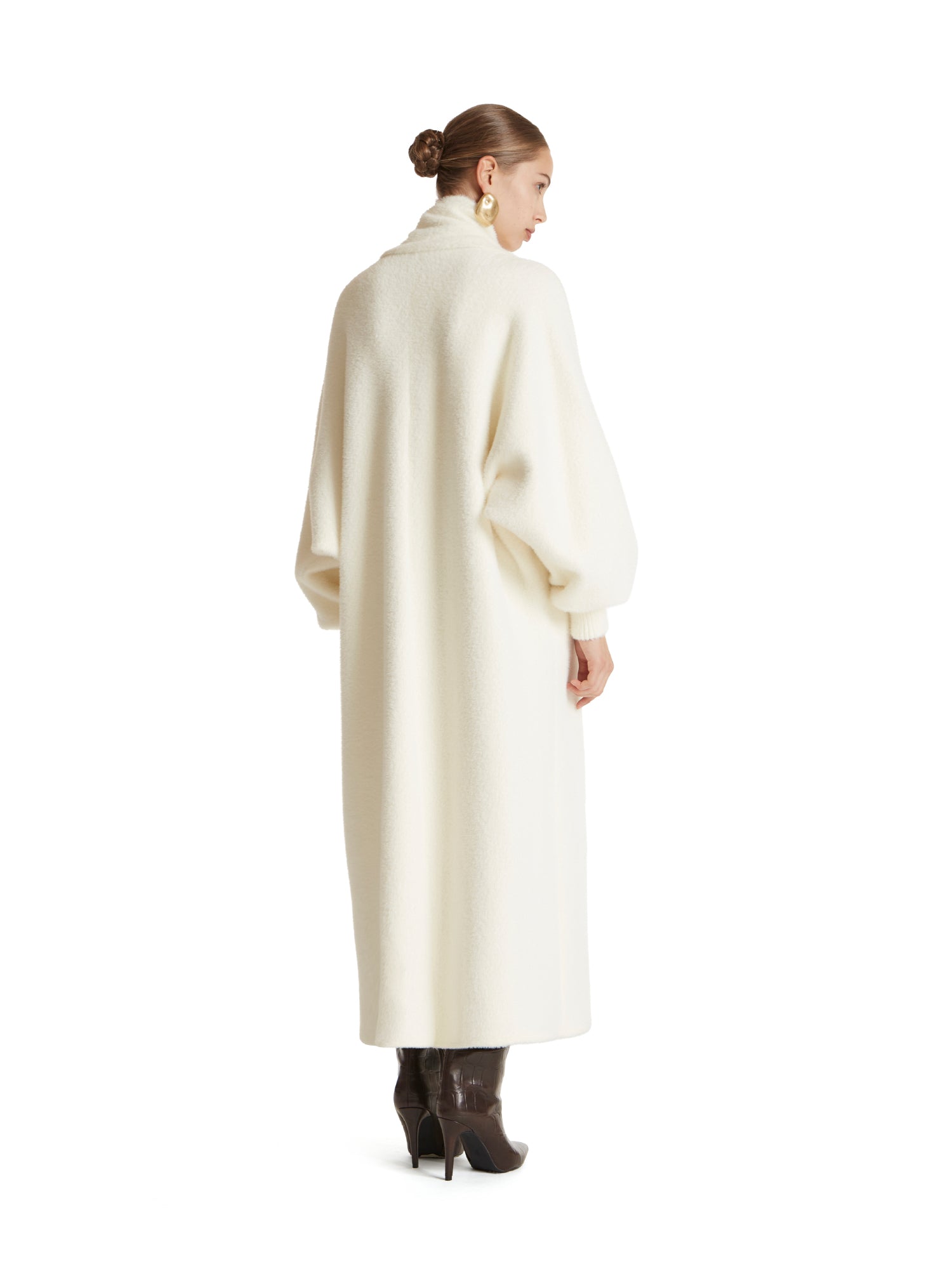 Knitted coat with scarf and oversized button