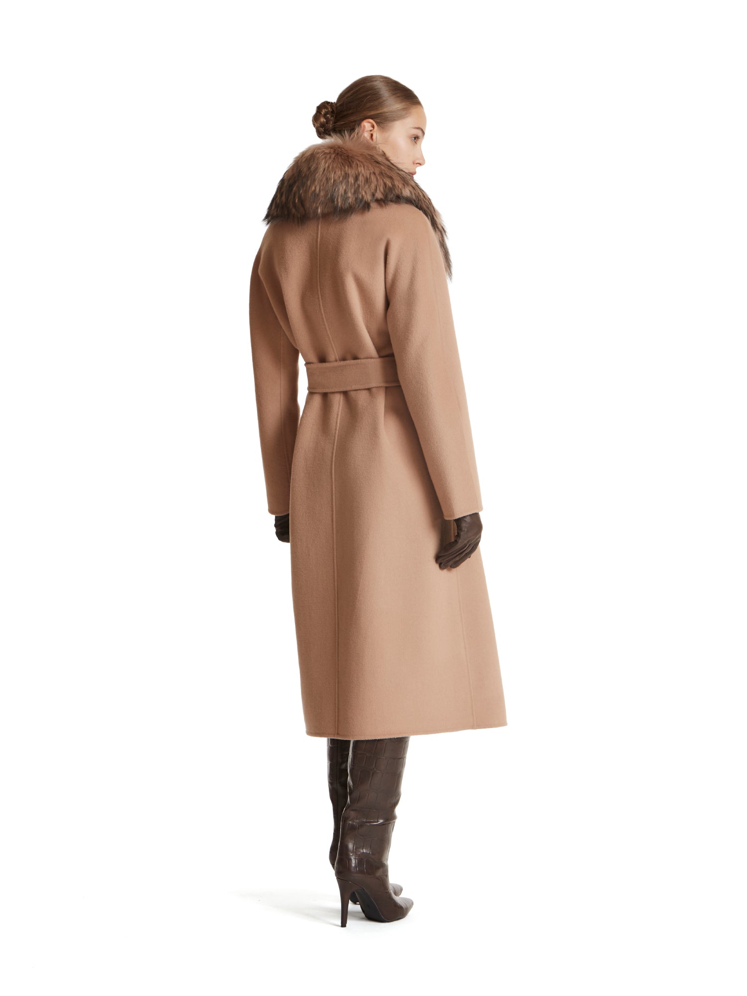 Double-breasted coat with fur collar