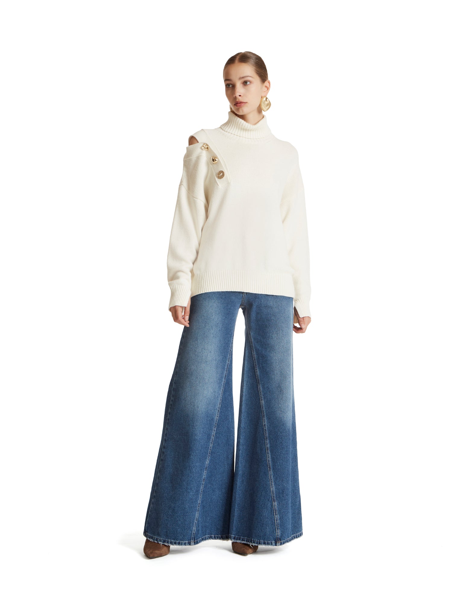 Maglia over con collo alto e maxi bottoni