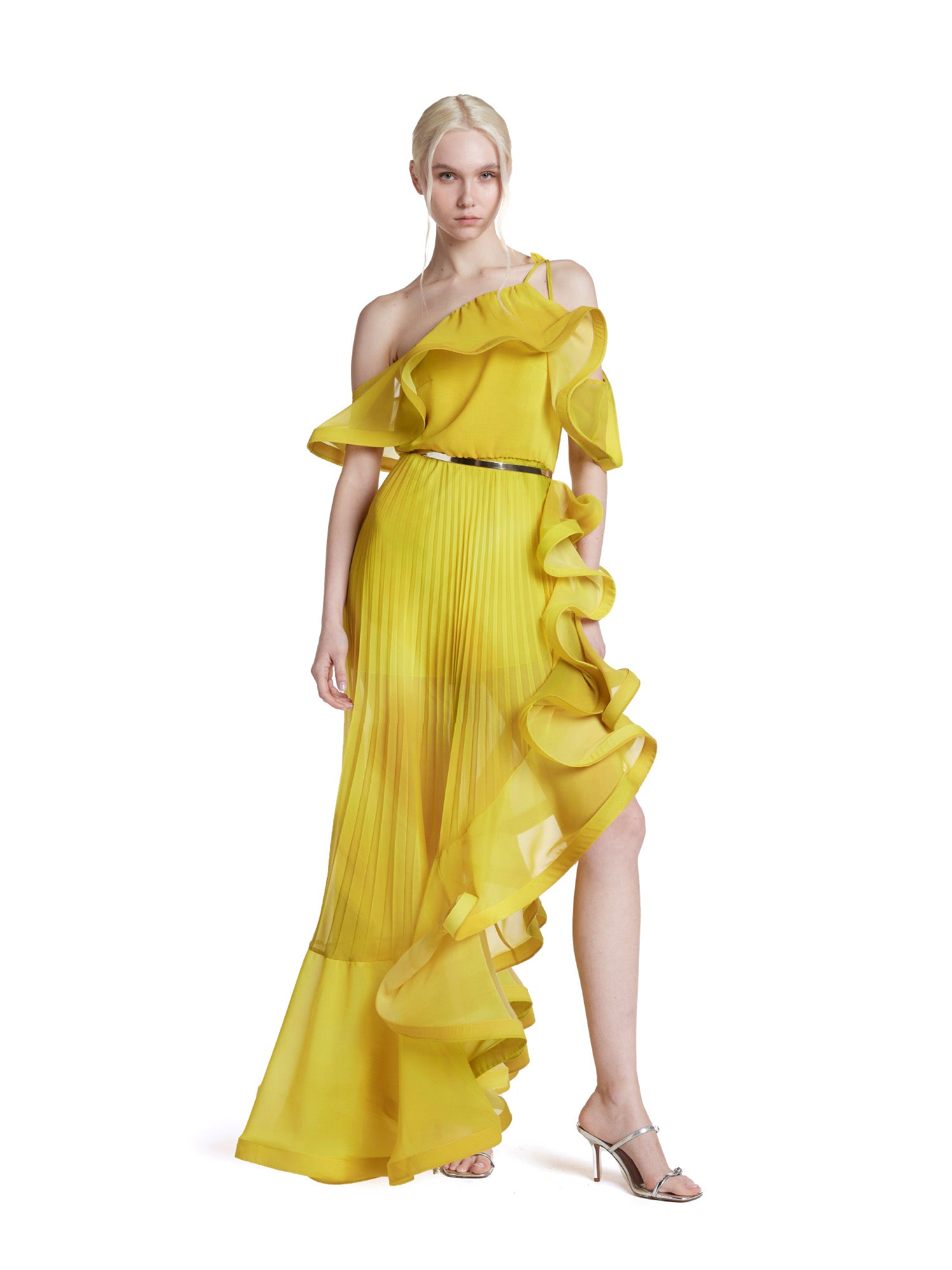 Abito lungo con volant