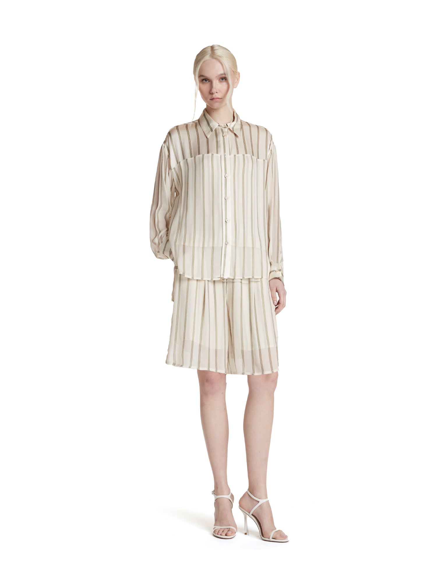 Shirt with asymmetrical hem