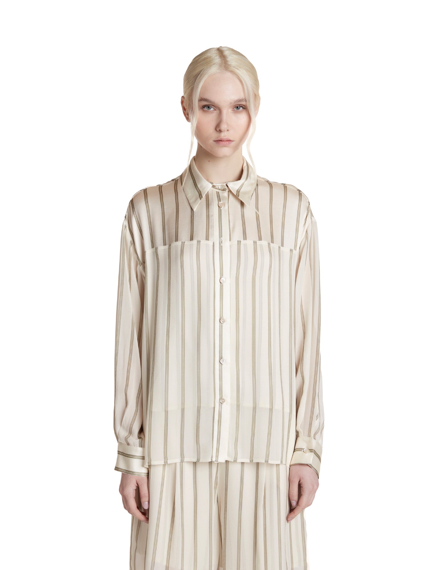 Shirt with asymmetrical hem