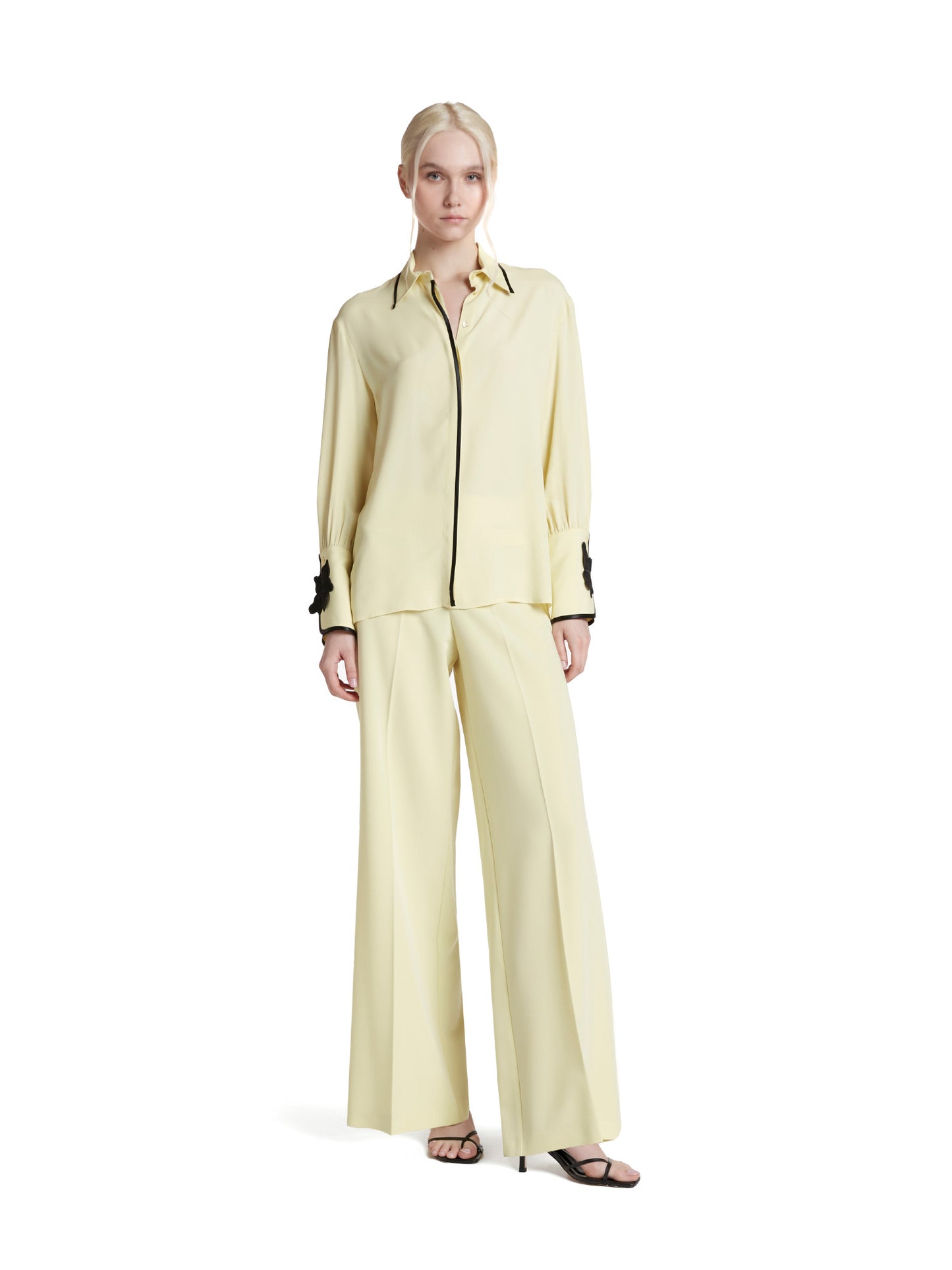 Shirt with contrasting details