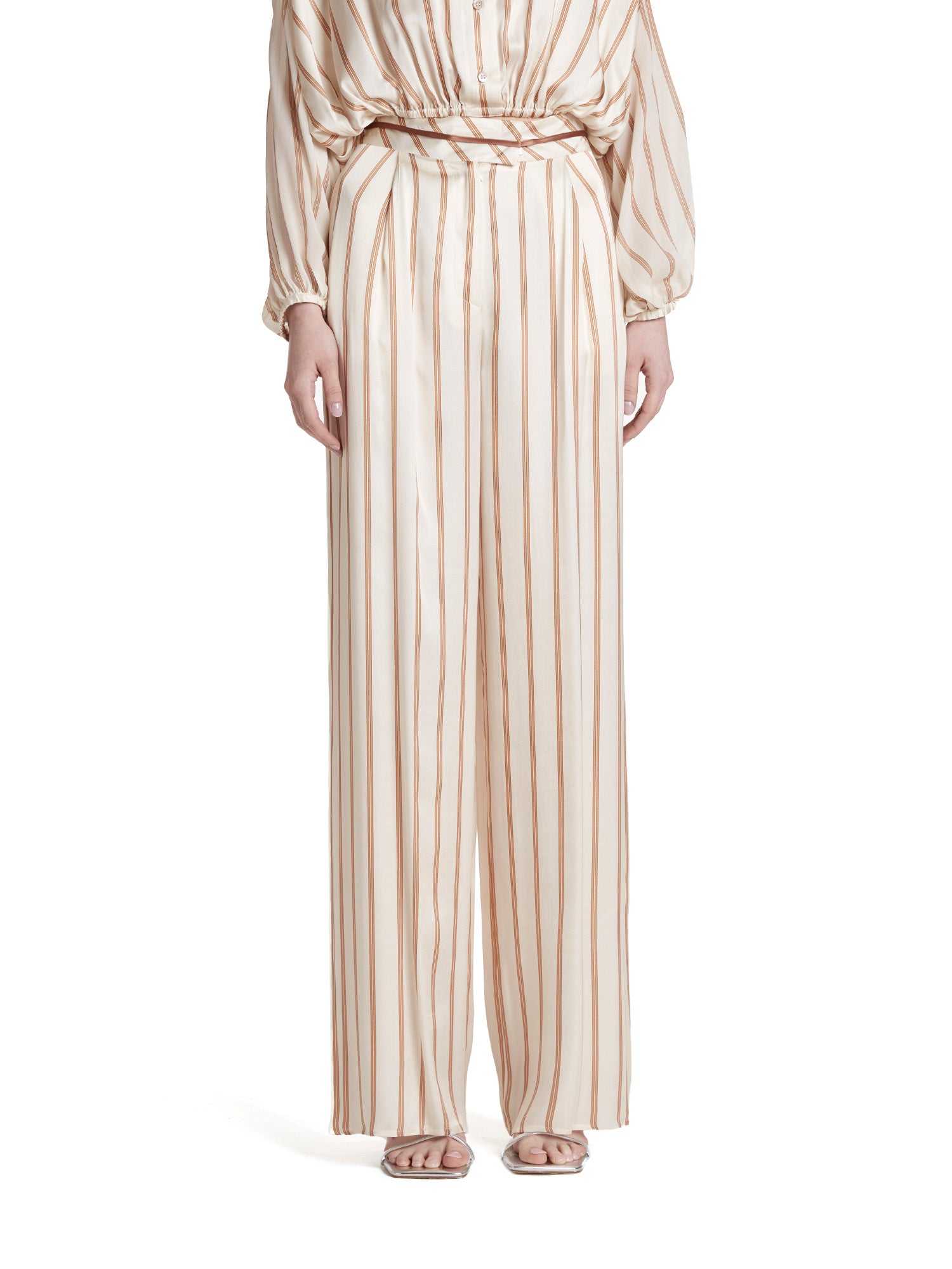 Straight trousers with pleats