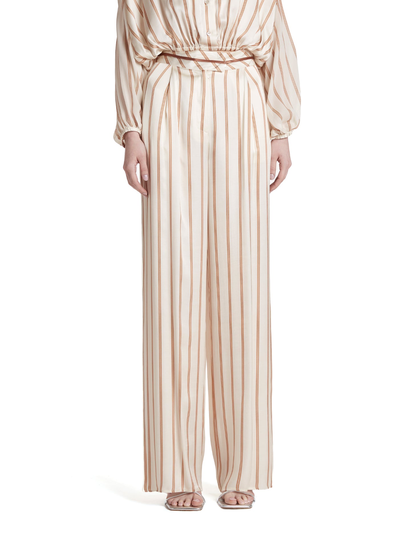 Straight trousers with pleats