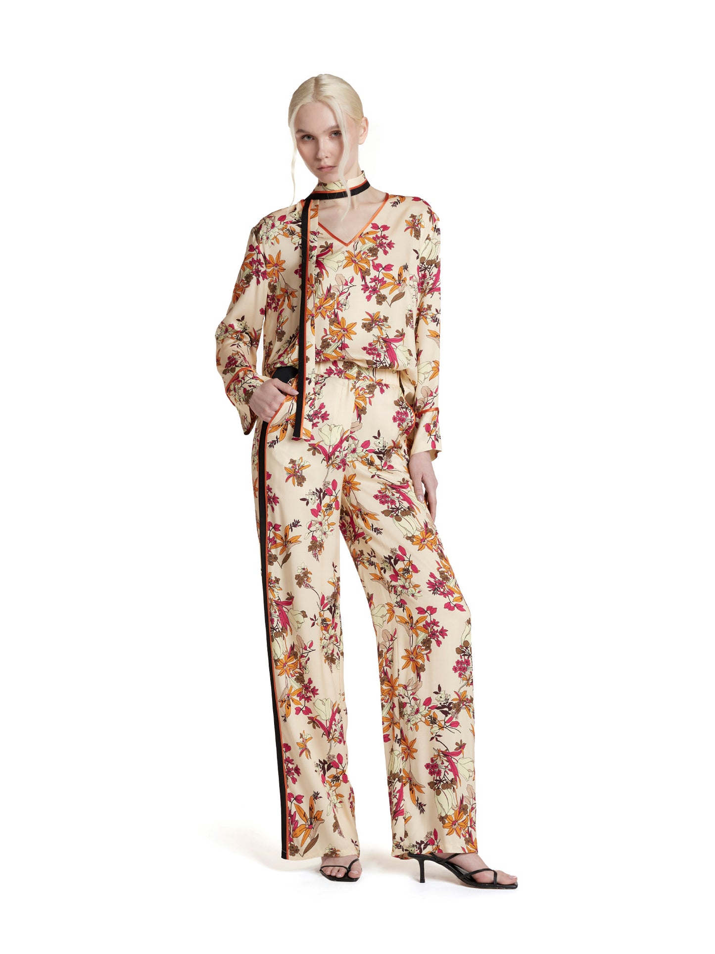 Flowing wide-leg trousers