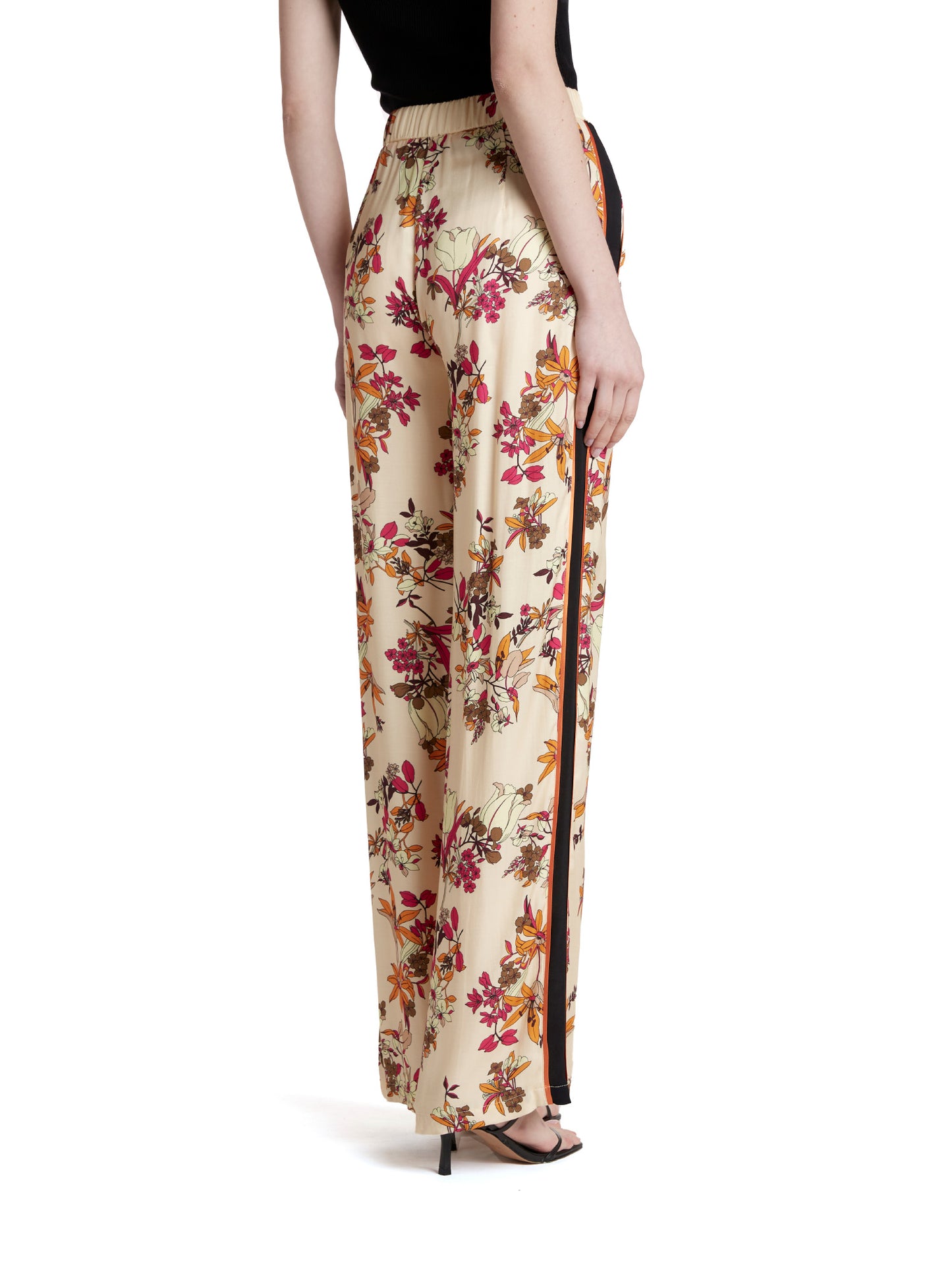 Flowing wide-leg trousers