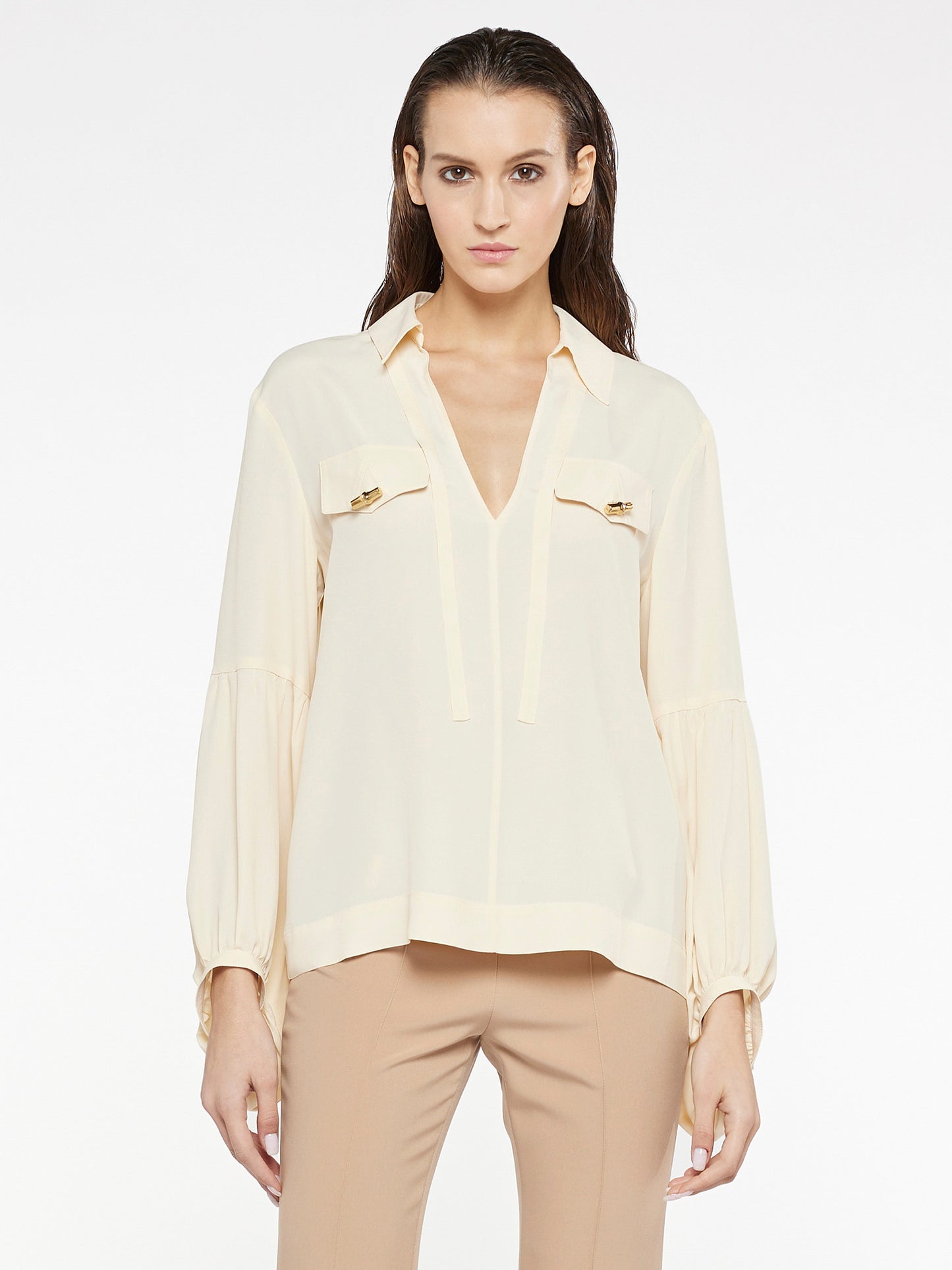 Blouse with bamboo buttons