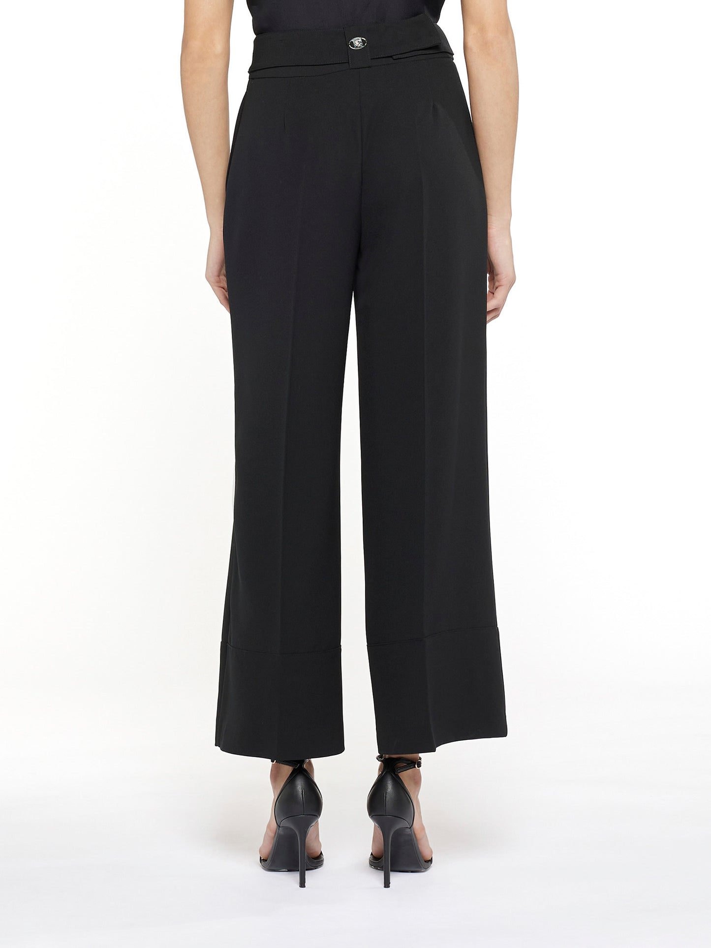 Trousers with bamboo ring detail